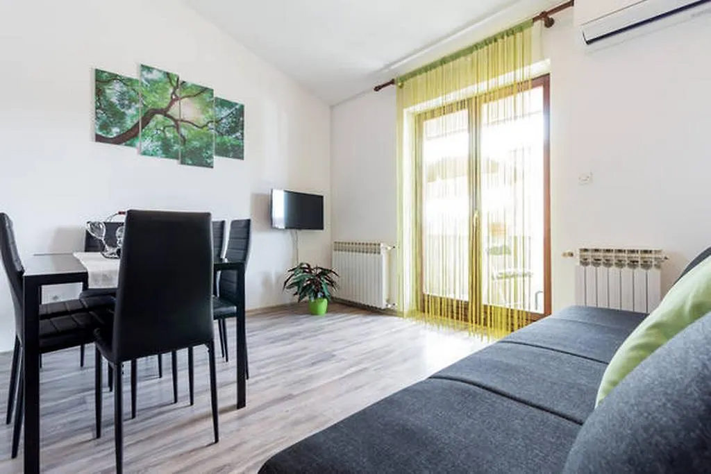 Green Oasis 0*, Pula Croatia